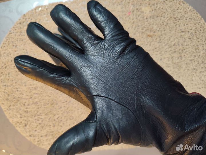 Перчатки кожаные женские с вышивкой