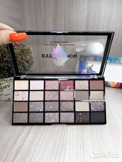 Шикарная новинка Тени 24 цвета