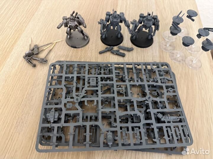 Warhammer 40000 Crisis Battlesuits