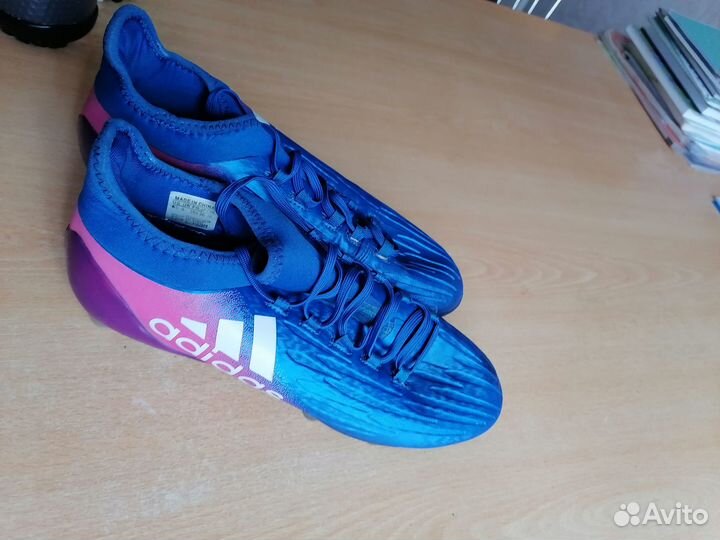 Футбольные бутсы adidas