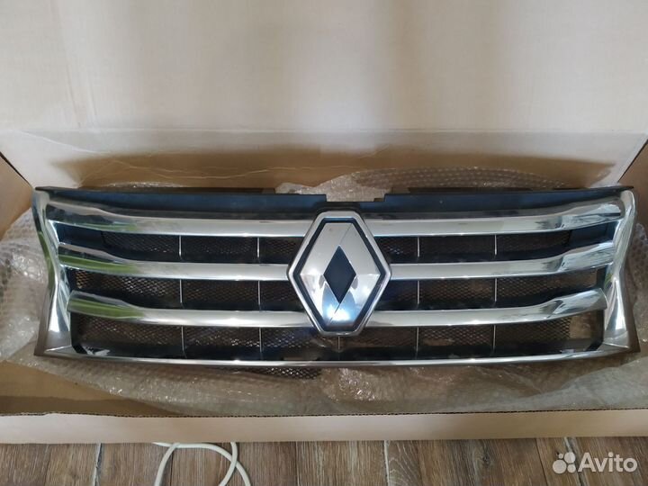 Решетка радиатора Renault Duster 2010 - 2015