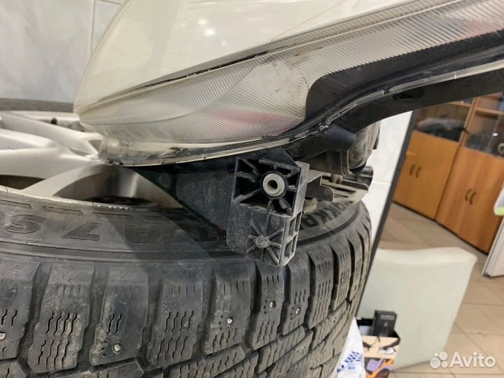 Фара nissan tiida