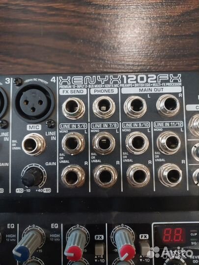 Микшерный пульт behringer