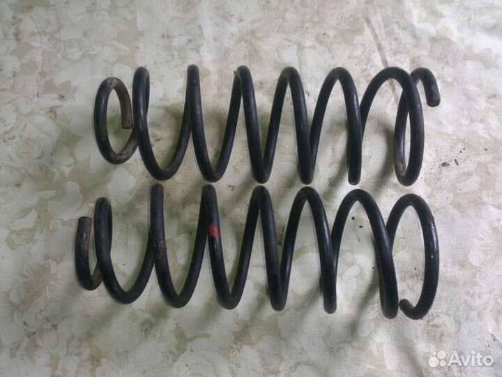 Nissan Patrol Y61 Пружина передняя