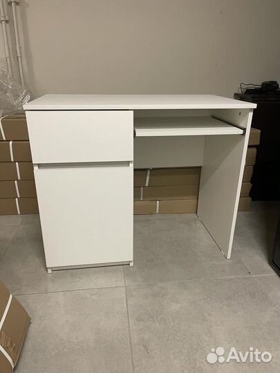 Письменный стол