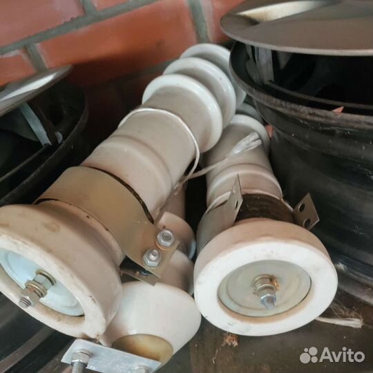 Изоляторы