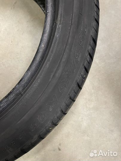 Pirelli P Zero 255/45 R18