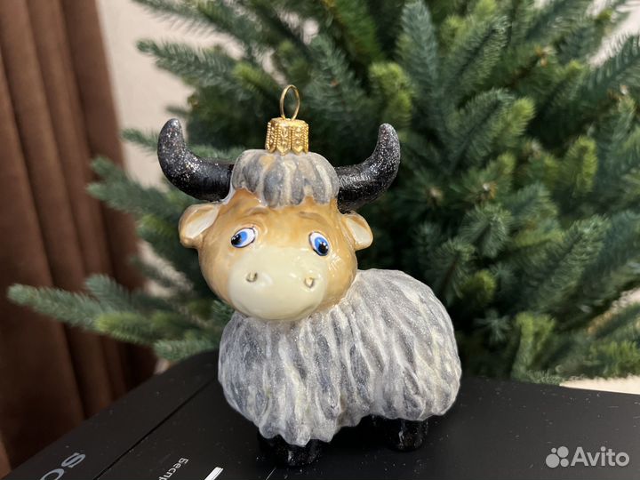 Ёлочная игрушка Бычок с цветами Польша
