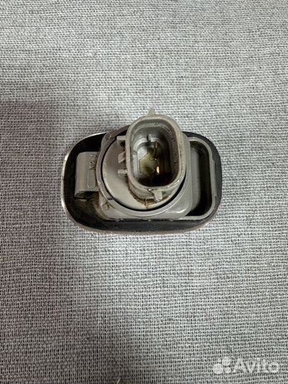 Повторитель на крыло белый Toyota 8173020220