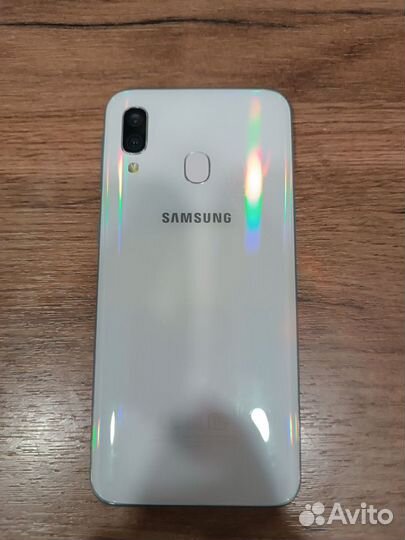 Samsung Galaxy A40, 4/64 ГБ