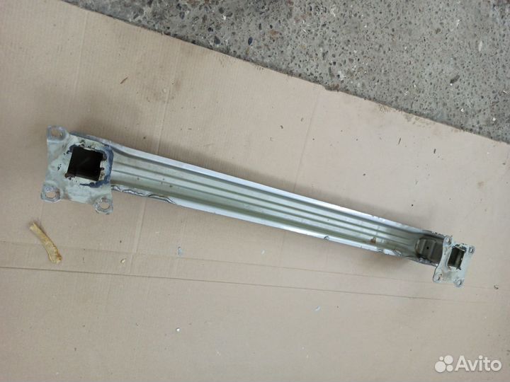 Шкода Йети Усилитель заднего бампера