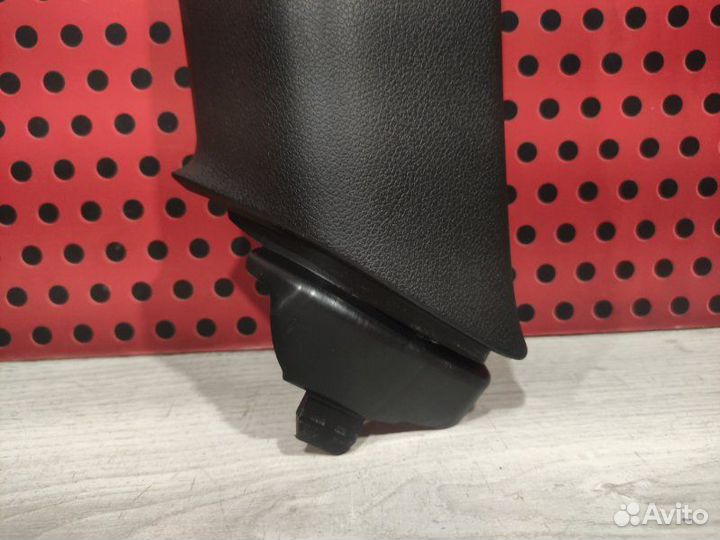 Обшивка стойки задней правой Porsche Macan 95B