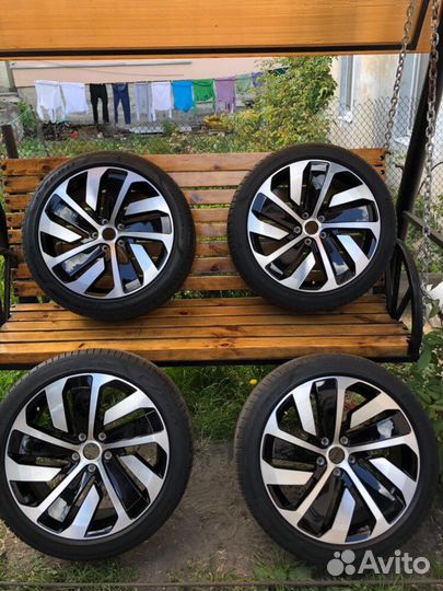 Новый оригинальный комплект на WV arteon r19