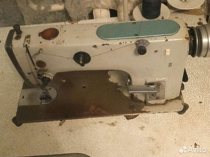 Швейная машина промышленная в робочем состоянии