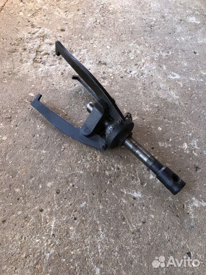 Съемник трёхлапый