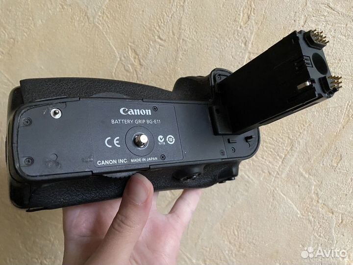 Canon battery grip BG-E11