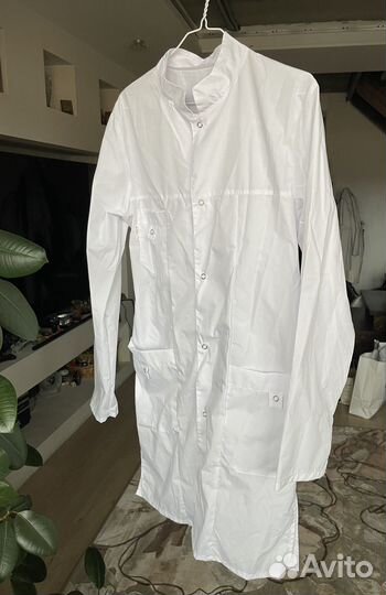 Белый медицинский халат