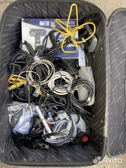 Кабели, провода,адаптеры и др. коробкой