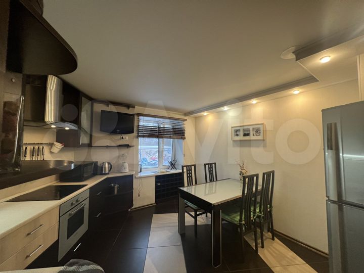 2-к. квартира, 56 м², 1/9 эт.