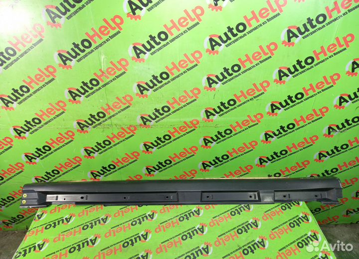 Накладка на порог toyota harrier MCU35 правая