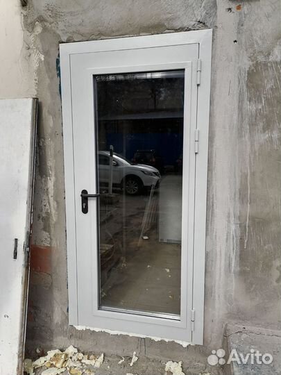 Дверь стеклянная