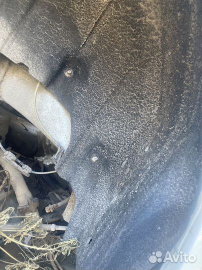 Подкрылок задний правый toyota corolla e 150