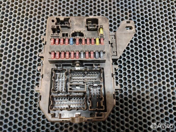 Блок предохранителей Nissan gloria y34