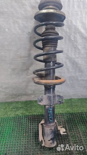 Стойка амортизатора передняя правая Renault Duste