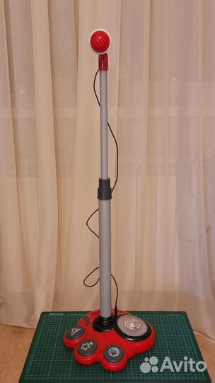 Микрофон на подставке