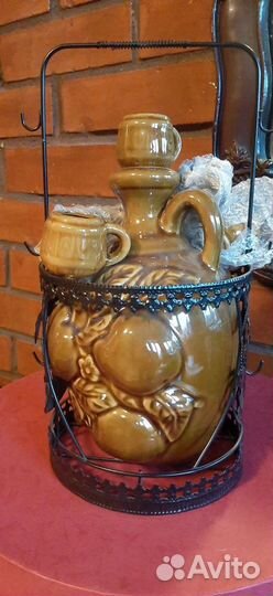 Кувшин со стопками