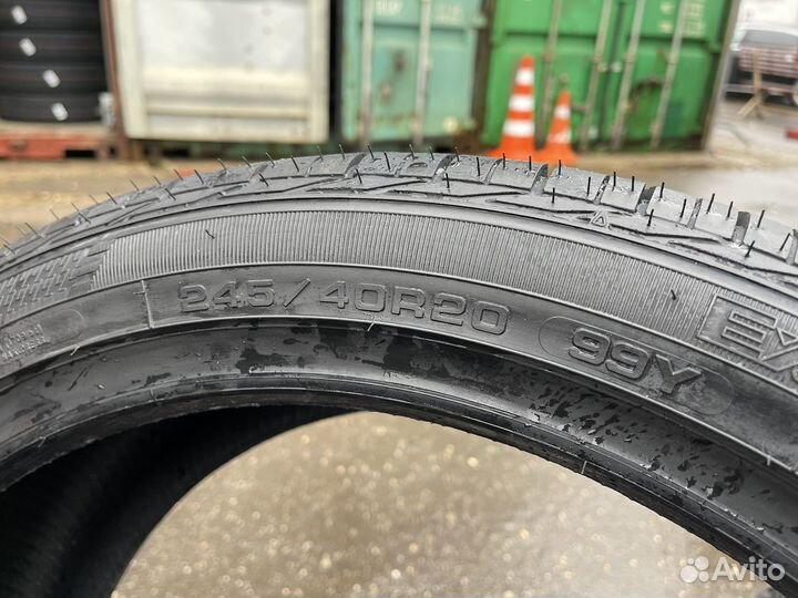 Goodyear Excellence 245/40 R20 и 275/35 R20 99Y