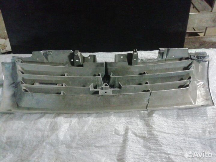 Решетка радиатора передняя Mitsubishi Pajero