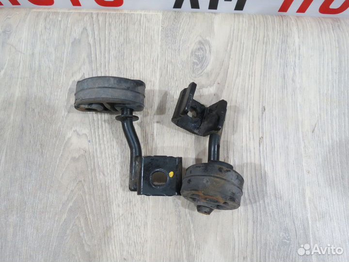 Крепление глушителя Kia Stinger