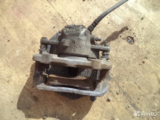 Суппорт передний левый Mercedes C-klasse W204