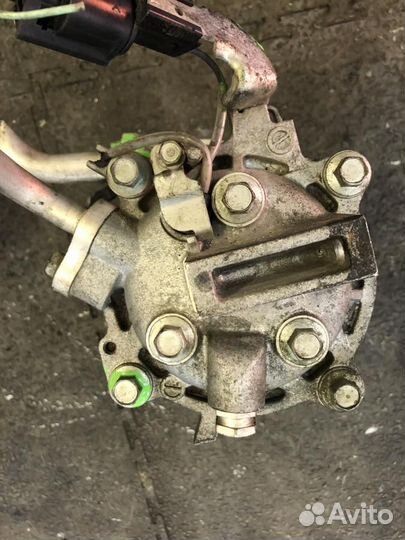 Компрессор системы кондиционирования 2.0i QS70 Peu