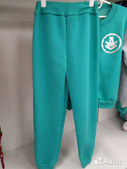 Костюм утеплённый для мальчика 134 см