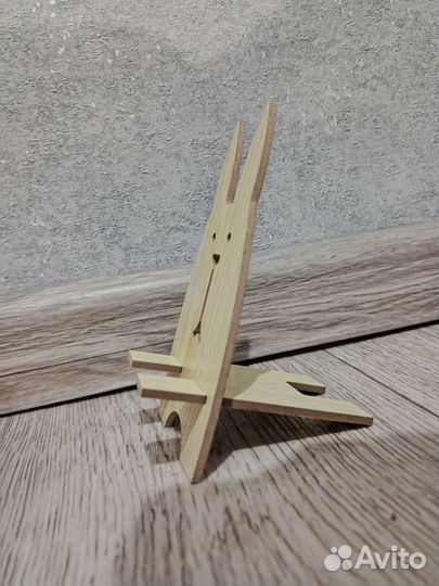 Подставка для телефона из дерева