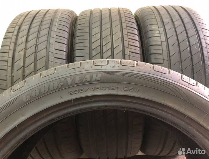 Goodyear EfficientGrip Performance 235/45 R19 95V