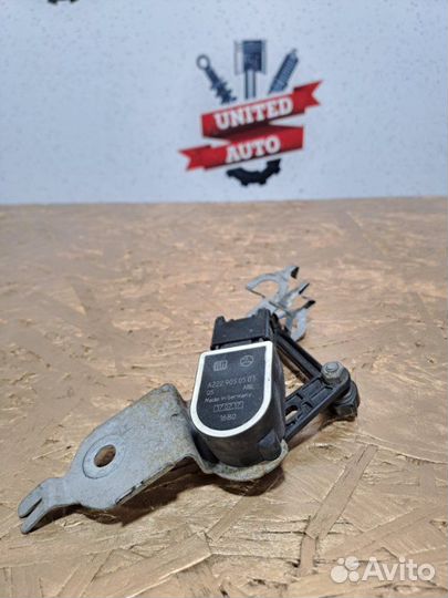 Датчик положения кузова задний Mercedes Benz C43