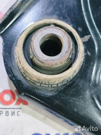 Рычаг передний правый Renault Fluence 2010