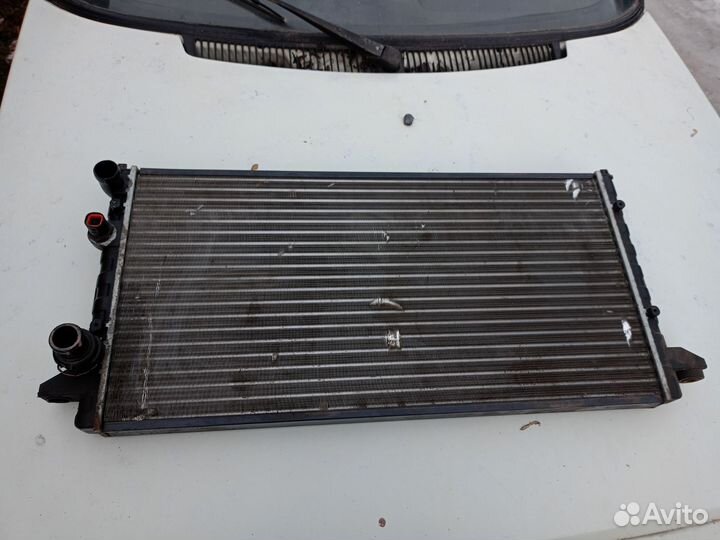 Радиатор охлаждения на Ford Focus 2 1,6