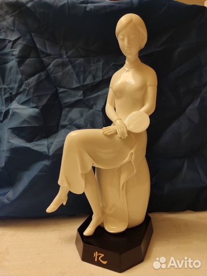 Статуэтка фарфор авторская Китай