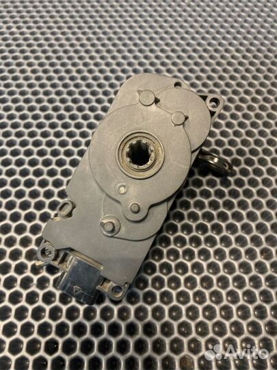 Моторчик заслонки жалюзи решетки радиатора Bmw X7