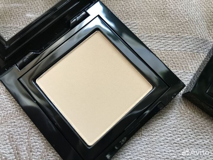 Тени Bobbi Brown Banana, Champagne Quartz