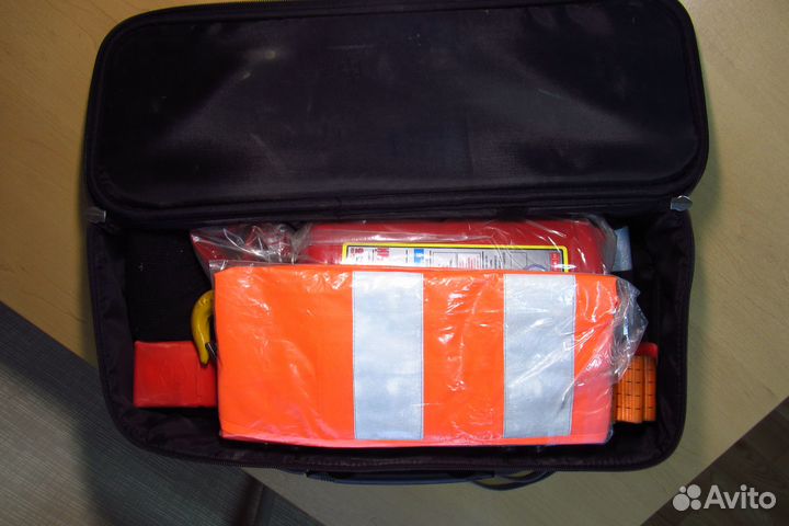 Знак аварийной остановки, набор автомобилиста