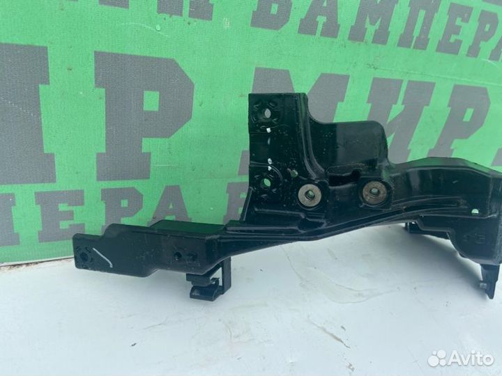 Кронштейн передний правый Hyundai I30