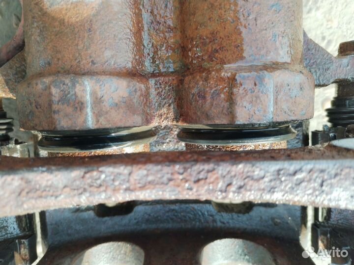 Передние суппорта Hyundai Grand Starex 08г/хендай