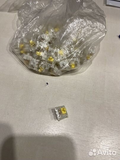 Жёлтые свитчи на клавиатуру