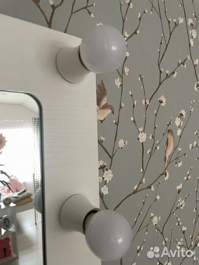 Гримерное зеркало с лампочками