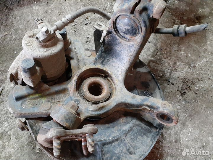 Skoda Fabia 2 1.2 кулак поворотный левый.правый